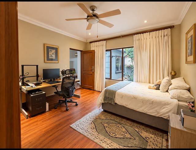 5 BEDROOM FREEHOLD FOR SALE IN MIDSTREAM ESTATE